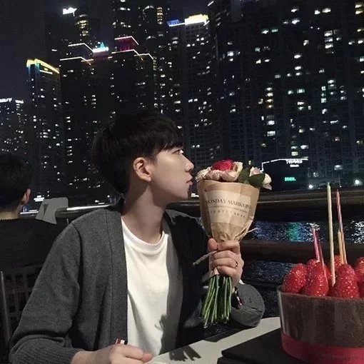方玲豪青